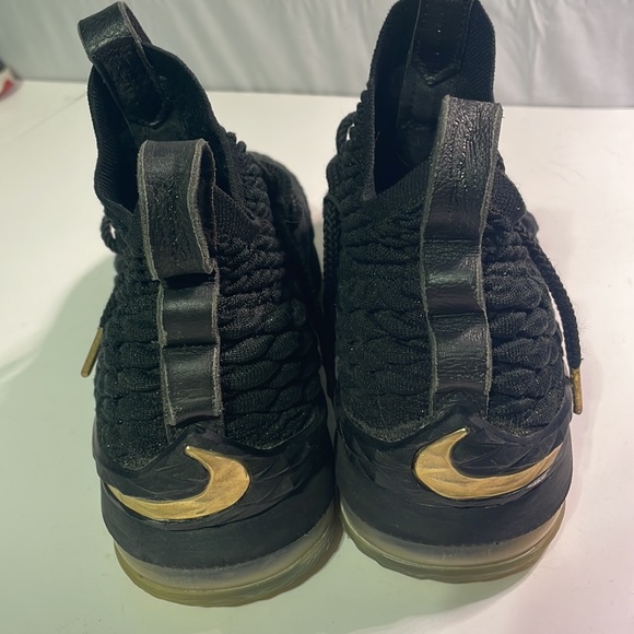 Nike LeBron 15 - Picture 3 of 7